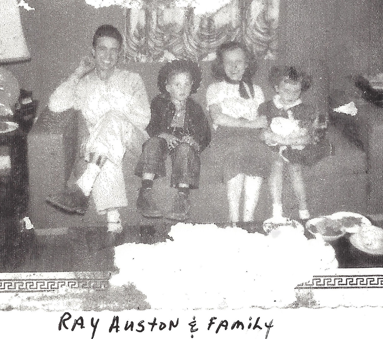 Source/Pictures/Included/Auston,_Vernon_Ray-I350/Auston_Family-Ray,_Glen,_Ruth,_Wendy.jpg