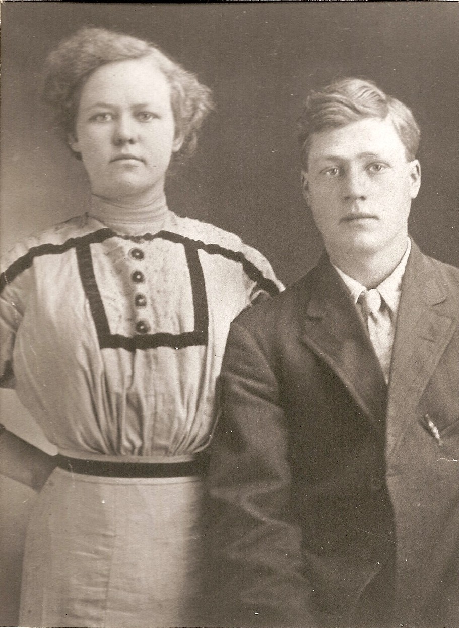 Source/Pictures/Included/Beard,_John_Russell-I500/1911-Beard,_Russell_and_Minnie-Wedding.jpg